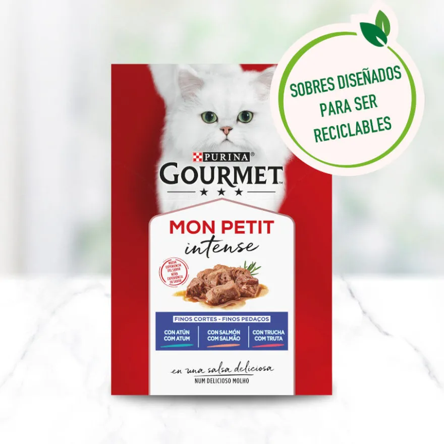 Gourmet Mon Petit Selección Pescados en salsa sobre para gatos